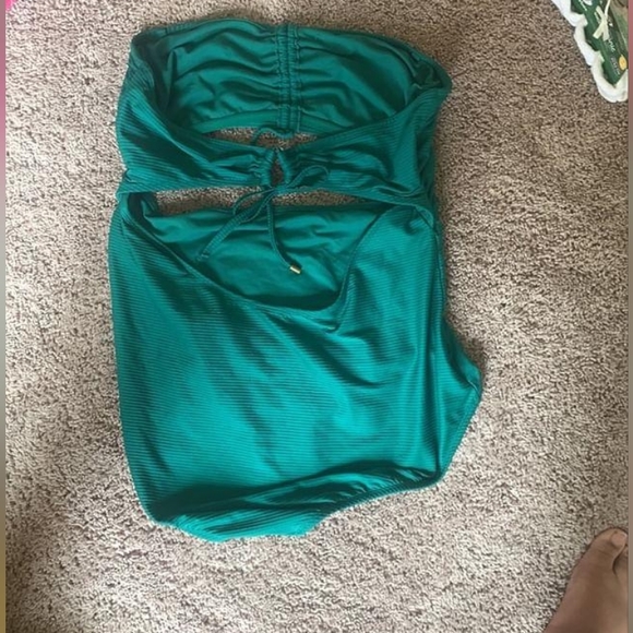 Green swimsuit - Picture 2 of 2